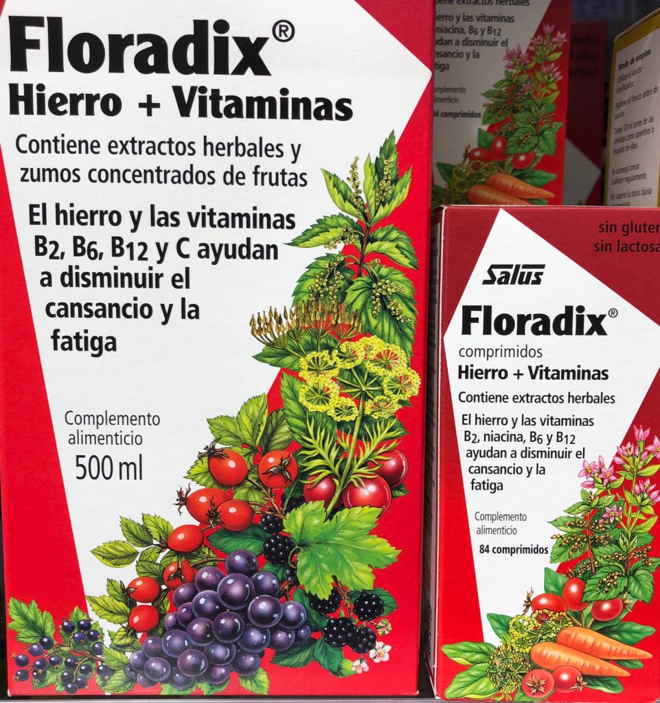 Tomando Floradix el organismo recibe un aporte equilibrado de vitaminas y hierro esenciales para la formación de glóbulos rojos y hemoglobina que ayudan a disminuir el cansancio y la fatiga. Floradix jarabe contiene hierro de gluconato ferroso, una sal de hierro bivalente de fácil absorción. La fórmula de Floradix está especialmente diseñada para optimizar la absorción del hierro, a esto contribuyen los ácidos de los jugos de frutas y la vitamina C. La vitamina B12 junto al hierro interviene en la formación de nuevas unidades de glóbulos rojos y los extractos de plantas que complementan la fórmula le aportan un efecto digestivo, lo que hace que Floradix sea el jarabe de hierro mejor tolerado.