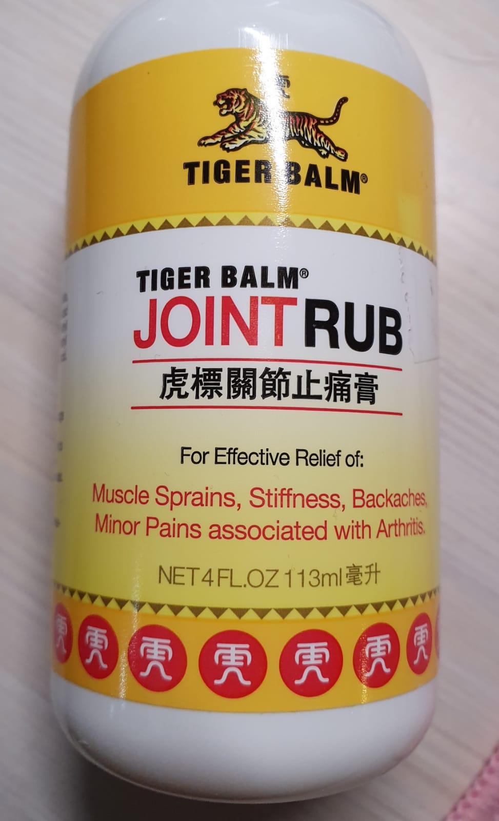 TIGER BALM JOINT RUB The efficacy of Tiger Balm in a unique formulation developed for arthritis pain relief, targeting joint pains and stiffness. Containing glucosamine, chondroitin and MSM, this non-greasy lotion gives a warming sensation for quick relief from arthritis and joint pain. With its convenient pump, it allows arthritis sufferers to dispense the product easily anytime, anywhere. Relieves joint pains from arthritis, muscle sprains and stiffness Beneficial for joint pains Non-greasy formula for all skin types 113ml convenient pump bottle