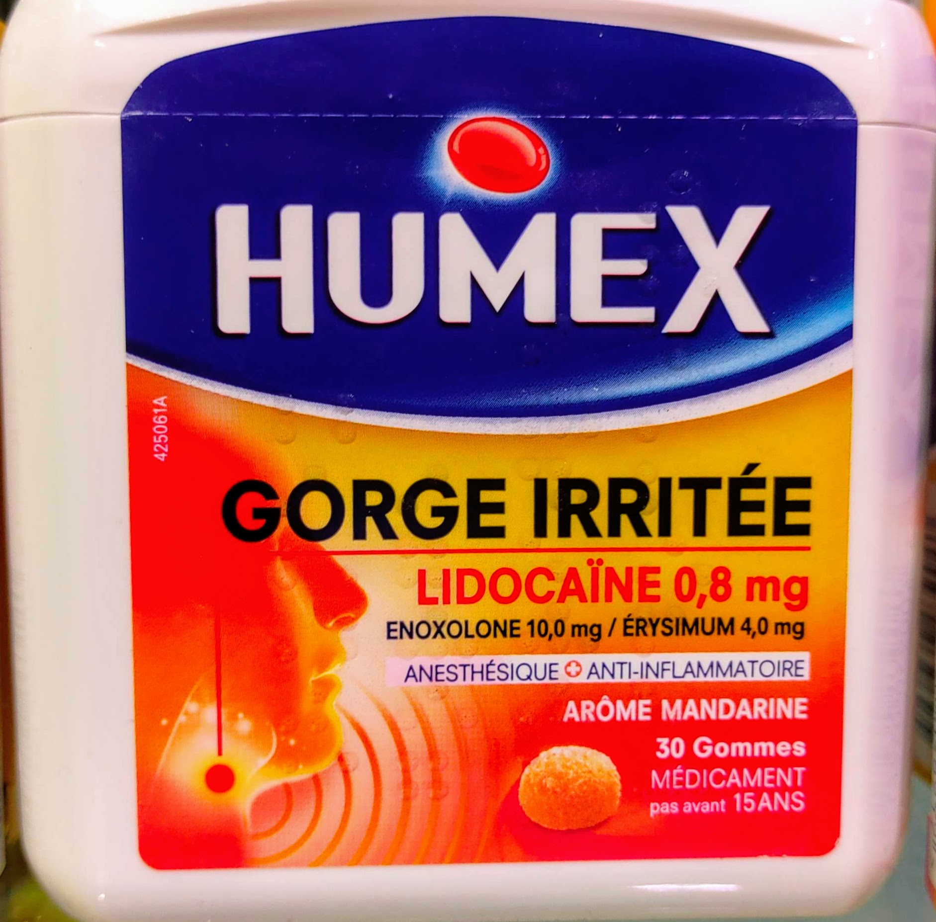 Humex Gorge irritée est une gomme à sucer indiquée pour soulager les maux de gorge de l'adulte et de l'enfant de plus de 15 ans. Ce médicament contient un anesthésique local.