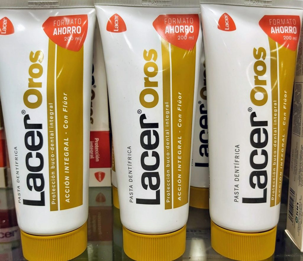 La pasta de dientes Lacer Oros tratamiento para prevenir caries y