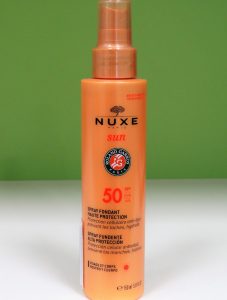 NUXE Sun La gama de tratamientos solares NUXE garantiza una protección ideal y un bronceado 100 % glamour. Estos productos «adictivos» hacen que verano rime con sensorialidad.