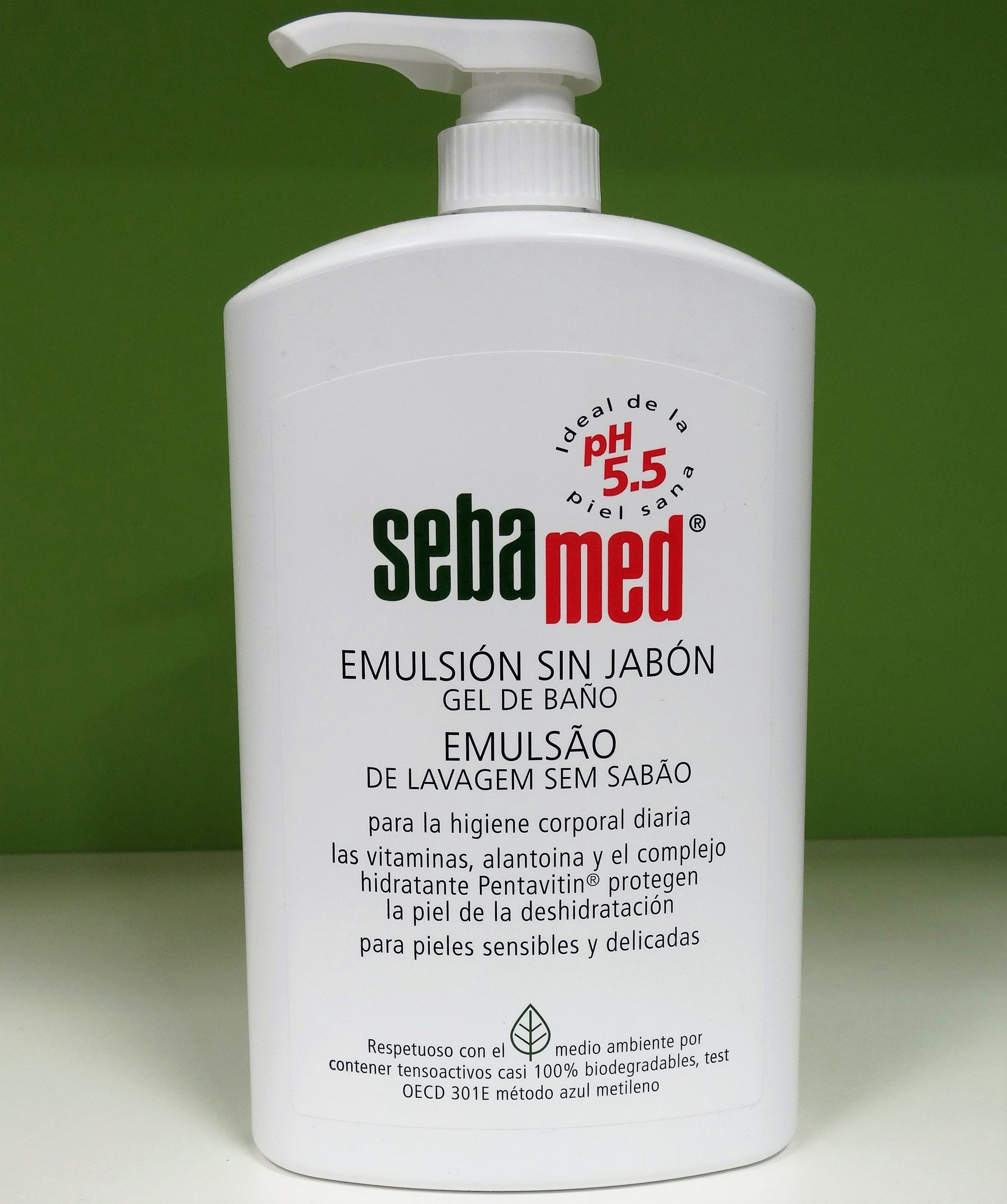 SEBAMED EMULSIÓN SIN JABÓN Gel de baño corporal sin jabón con el pH 5,5 de la piel sana para garantizar la conservación del equilibrio hídrico de la piel