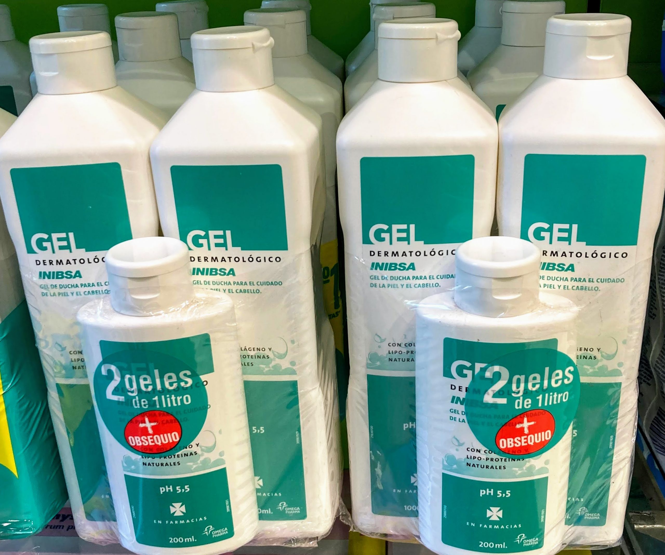 GEL DERMATOLOGICO INIBSA 1000 ML está formulado con colágeno y lipoproteínas naturales, que devuelven la elasticidad a la piel y la nutren. Indicado para todo tipo de pieles. Alivia las irritaciones cutáneas y previene la aparición de otro tipo de afecciones.