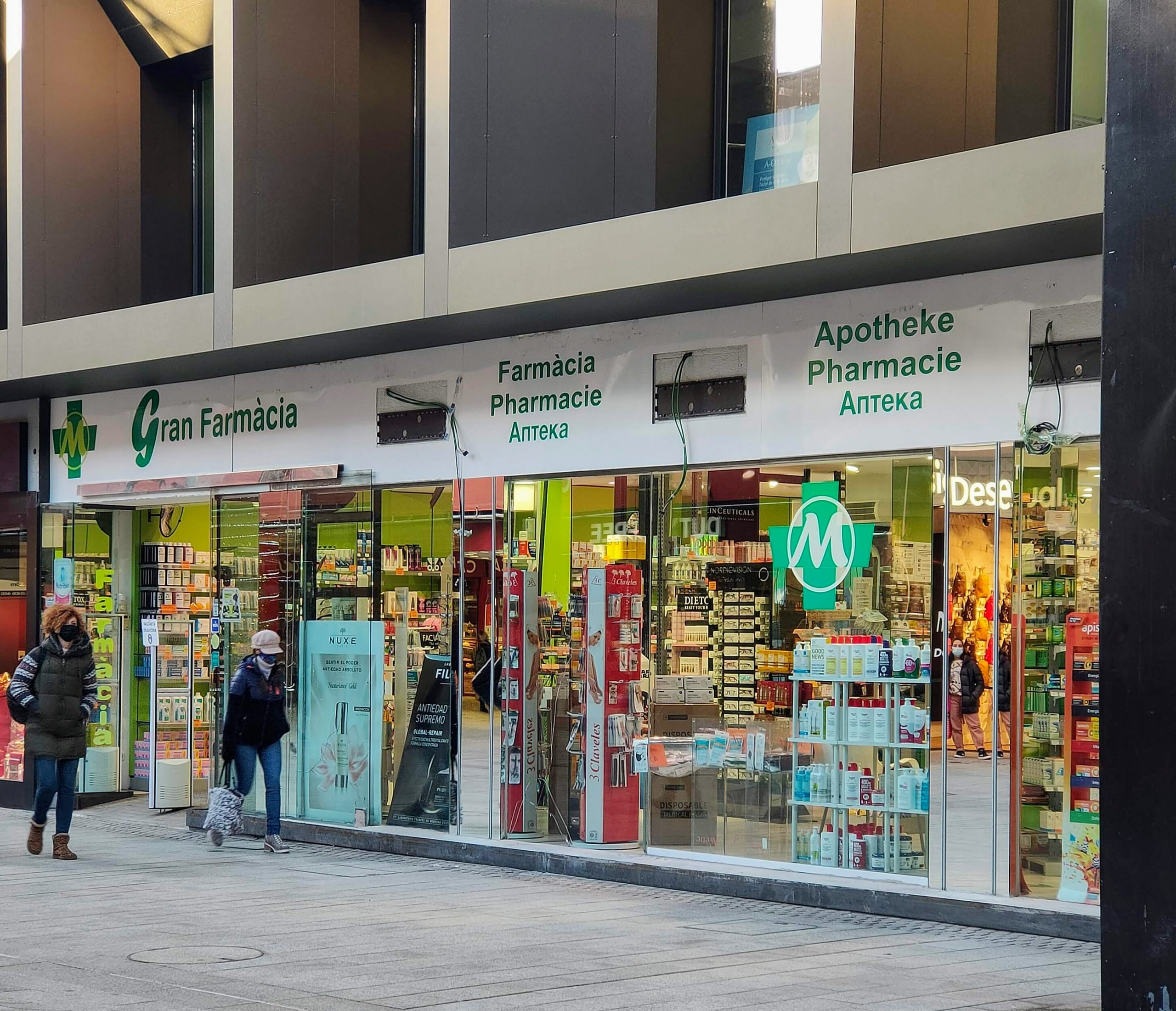 Ja podem veure la nova façana de la Gran Farmàcia Online Andorra