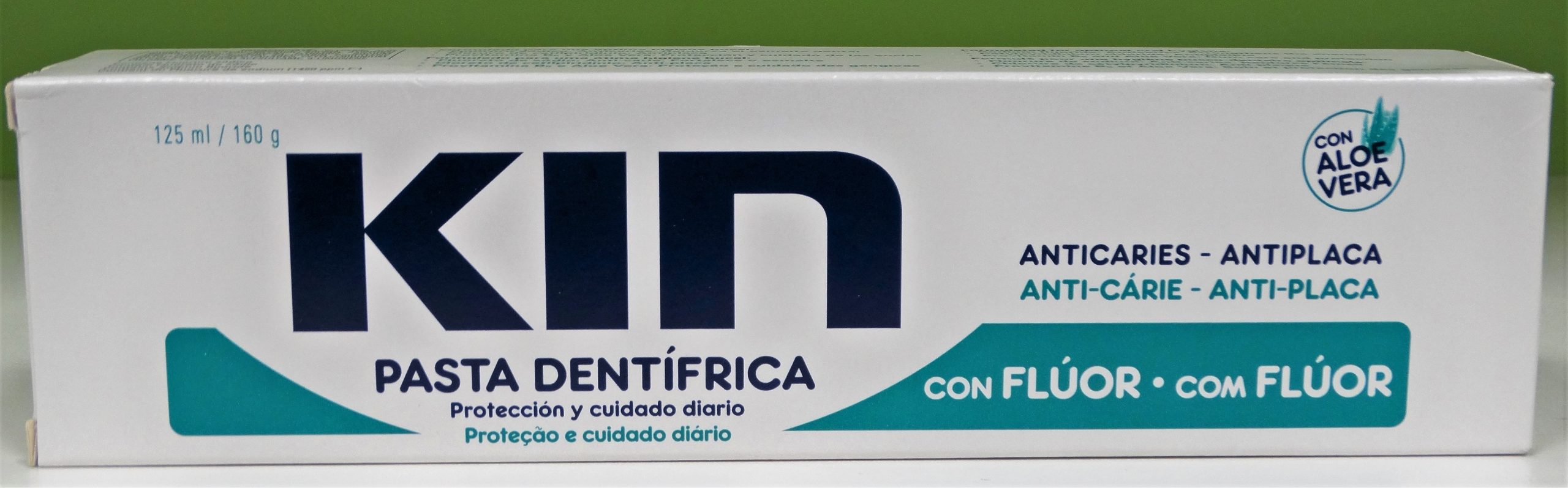 Pasta dentífrica KIN con una fórmula eficaz para la prevención de la caries, anti placa, cuidado de las encías y remineralización del esmalte.