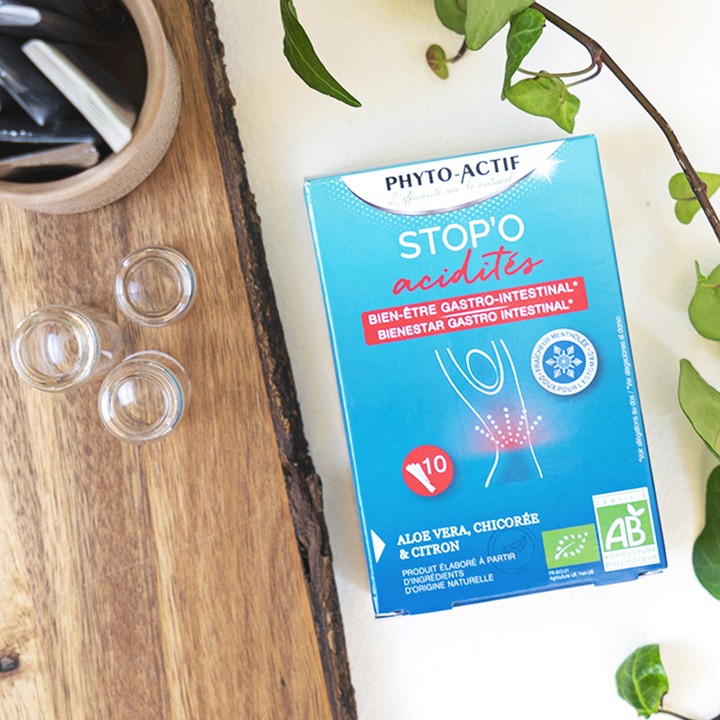 Stop'o acidités contiene ingredientes de ? origen natural: aloe vera, limón, aroma de menta, y achicoria, la cual contribuye a estimular la producción de fluidos digestivos y al movimiento gastrointestinal