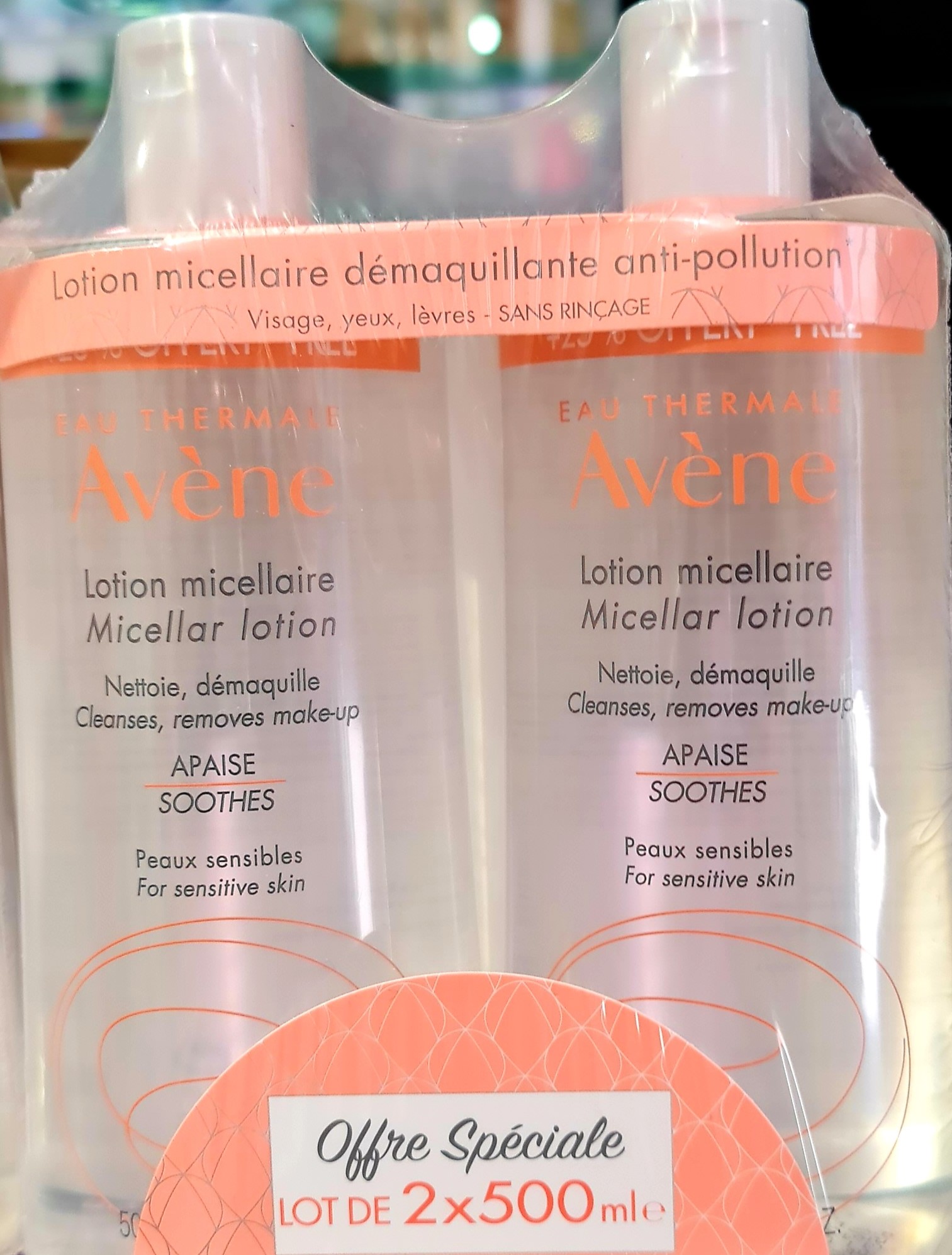 Avène Micellar Lotion es una loción limpiadora calmante de alta tolerancia para la cara, los labios y los ojos.