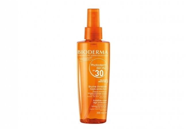 Bioderma Photoderm BRONZ SPF30 Invisible Mist es el primer protector solar de doble acción que proporciona una protección solar muy alta y promueve el bronceado natural.