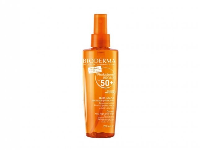 Bioderma Photoderm BRONZ SPF50+ Dry Oil proporciona una pantalla anti-UV total, un vapor delgado y transparente que, al mismo tiempo, promueve la formación de melanina, para un bronceado más intenso y prolongado.