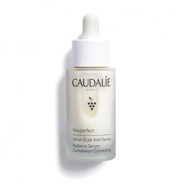 Producto emblemático de Caudalie, el Sérum Resplandor Antimanchas Vinoperfect ya ha conquistado a millones de mujeres con su acción antimanchas excepcional.