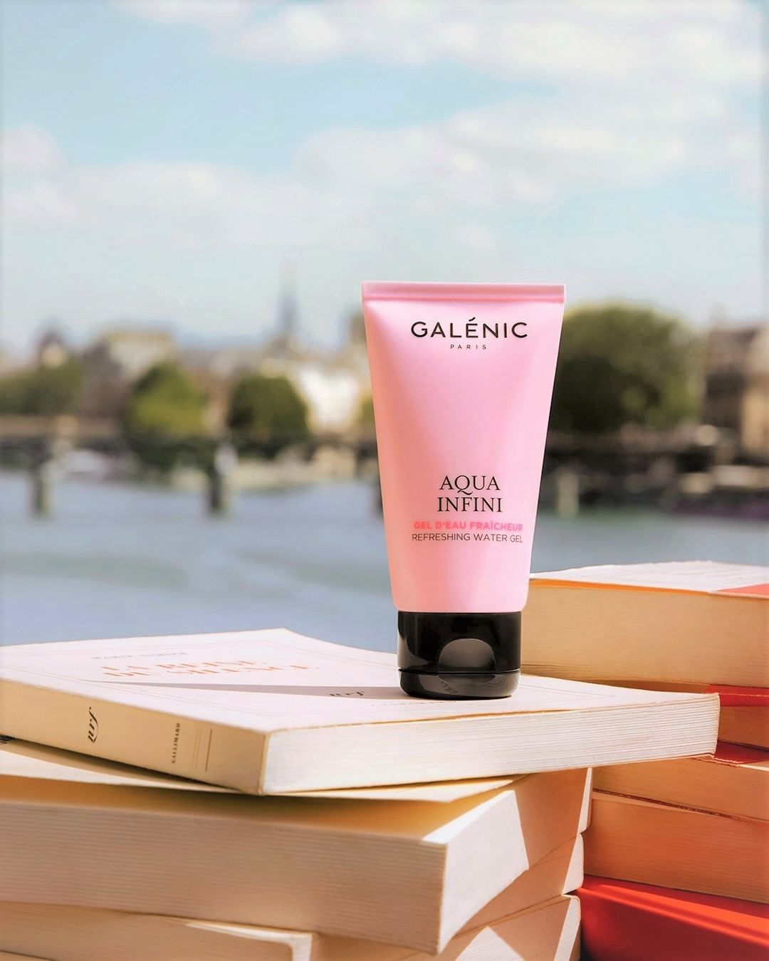 Día soleado, libro favorito, una bebida refrescante y GALÉNIC Aqua Infini Gel de Agua Refrescante, ¿algo mejor? ??