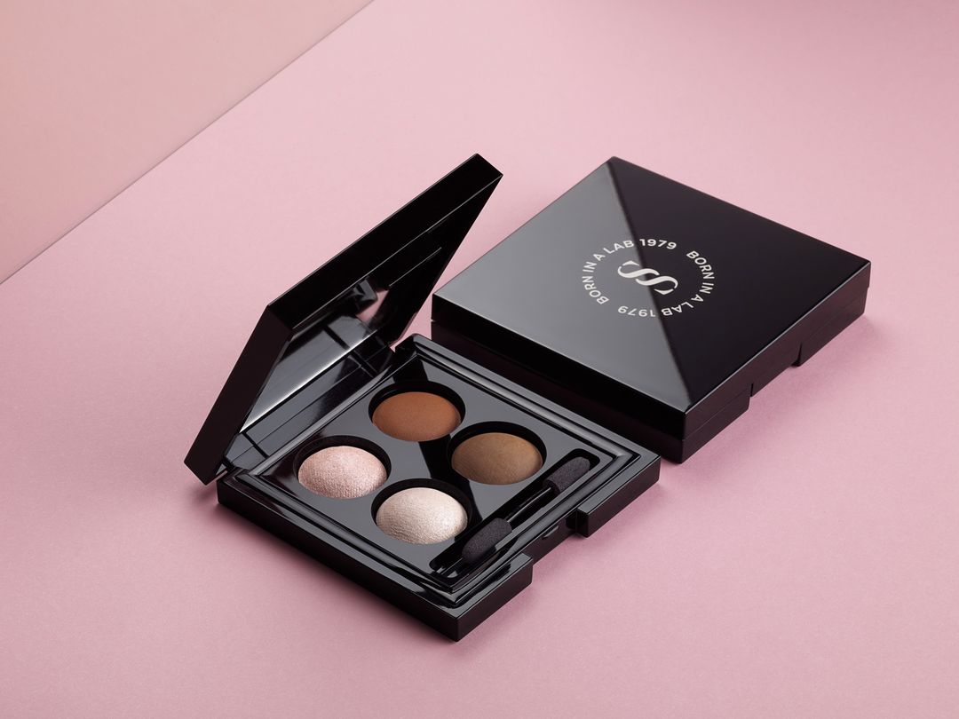 Escoge cómo realzar e intensificar tu mirada con la nueva colección de sombras quatro de SENSILIS Mission Mars y Walking On The Moon