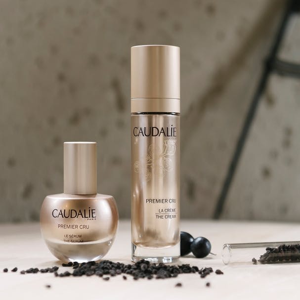 CAUDALIE Premier Cru La Crema lleva a cabo una acción antiedad completa para rejuvenecer visiblemente la piel