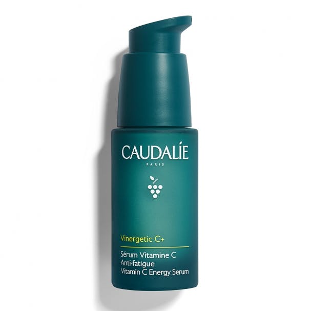 CAUDALIE Sérum Vinergetic C+ ilumina y redensifica la piel instantáneamente para que luzcas un rostro fresco y descansado. Beneficios: El 93% vió su piel menos fatigada*