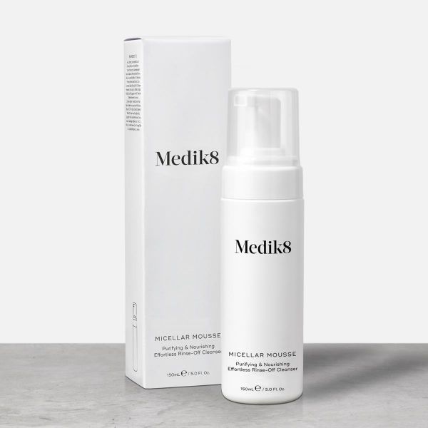 MEDIK8 MICELLAR MOUSSE™ Limpiador purificante y nutritivo de aclarado fácil. Una mousse de limpieza ultra suave como cachemira que disuelve rápidamente el maquillaje y las impurezas para dejar la piel suave, flexible e hidratada