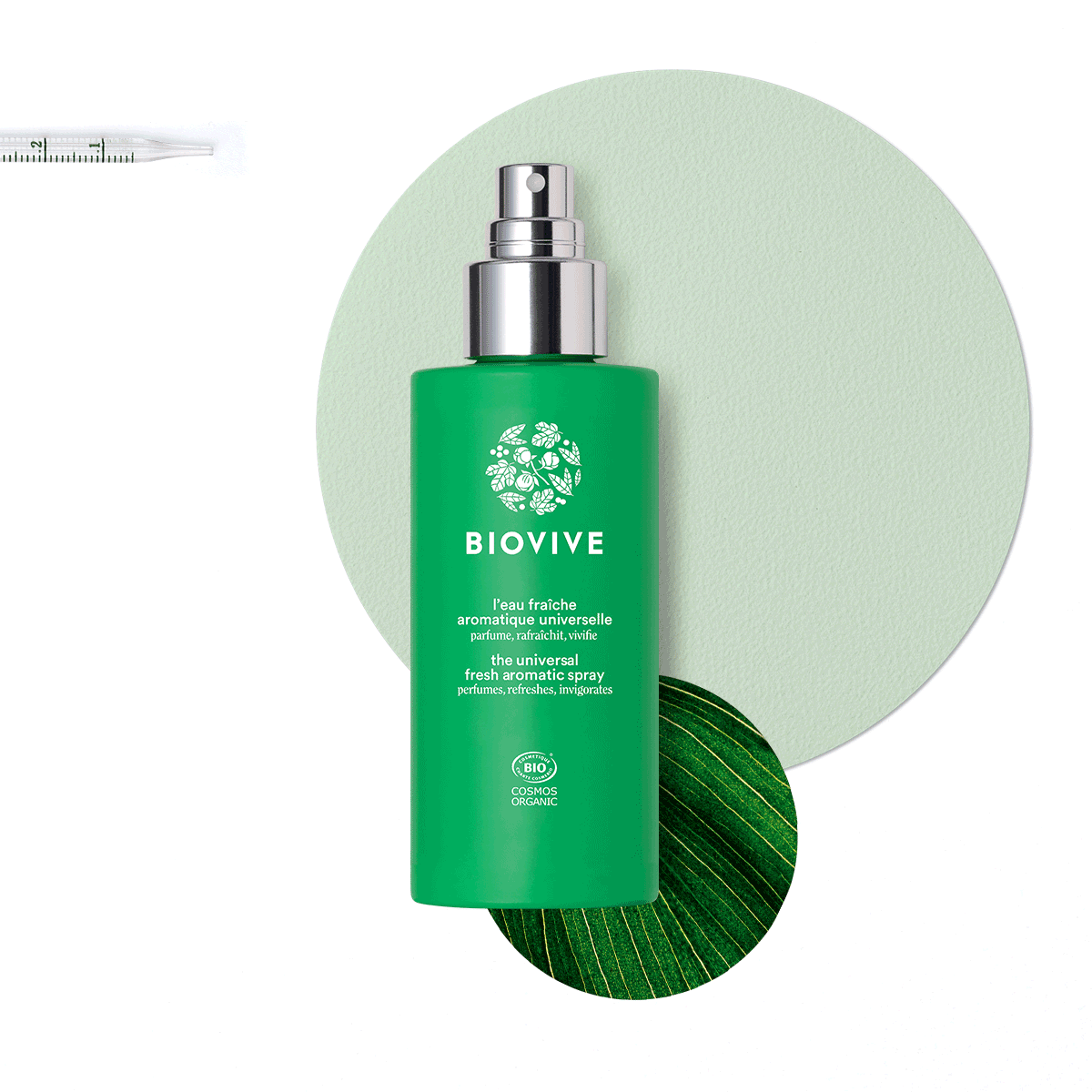 BIOVIVE l'eau fraîche aromatique universelle. Plongez-vous dans une véritable bulle de bien-être avec une eau fraîche certifiée bio, aux notes d’agrumes mêlées aux accents aromatiques du lavandin et à un cœur de fleurs blanches.