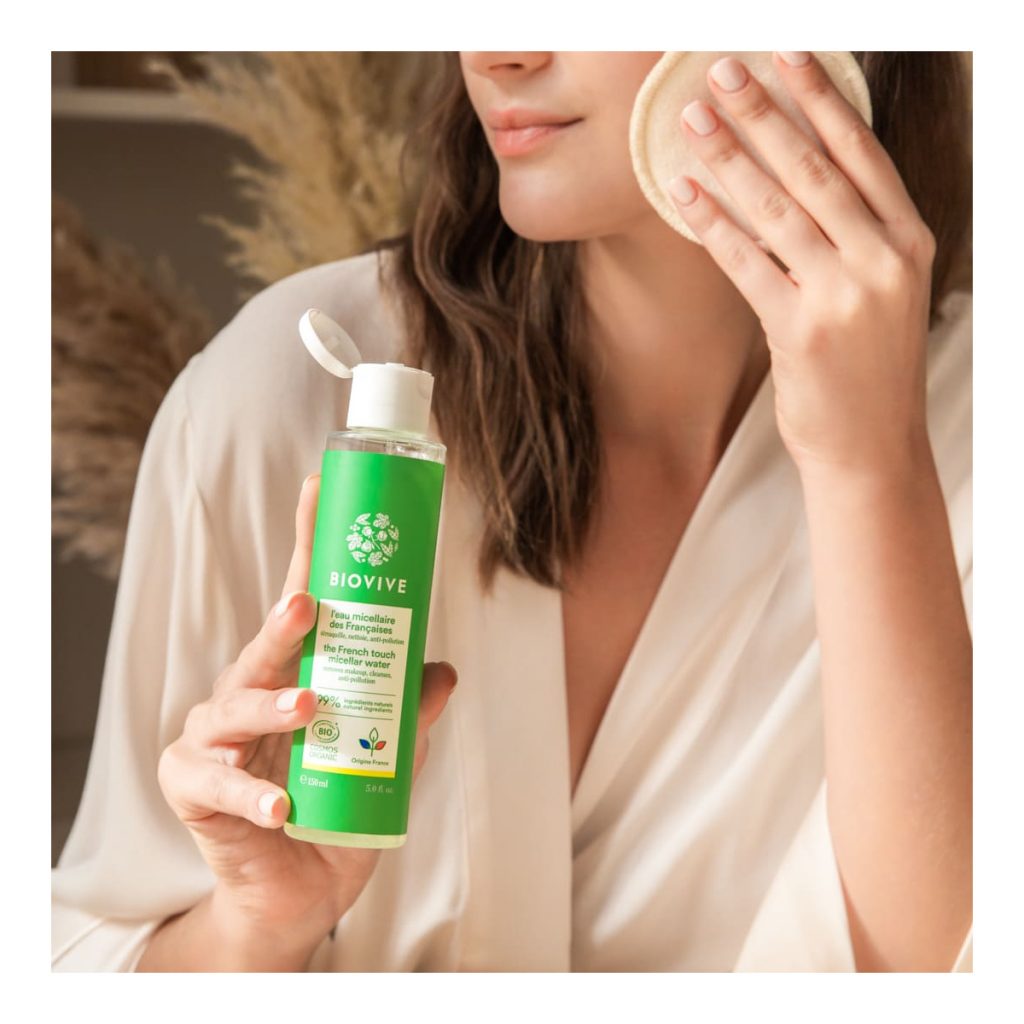 COMPRAR BIOVIVE l'eau micellaire des Françaises. Adepte du démaquillage rapide ? Optez pour notre eau micellaire bio 3-en-1 pour un visage en même temps démaquillé, purifié et protégé de la pollution.