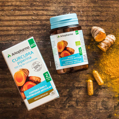 Arkocápsulas® Cúrcuma BIO es un complemento alimenticio a base de extractos de cúrcuma y pimienta negra. El rizoma de cúrcuma contribuye a la flexibilidad y el bienestar articular. La piperina procedente de la pimienta negra contribuye a aumentar la absorción de la cúrcuma.