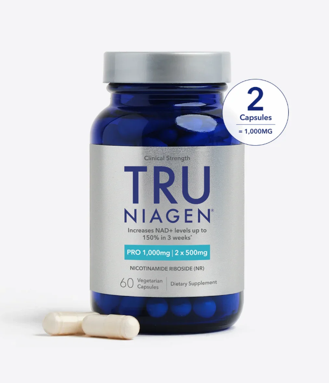 Tru Niagen Pro 1.000 mg és la dosi diària més investigada clínicament, provada per augmentar el NAD+ fins a un 150% i mantenir nivells elevats amb la suplementació diària. El seu ingredient clau, Niagen®, està avalat per investigadors líders mundials i present en més del 65% dels assaigs clínics registrats, en curs o completats sobre la nicotinamida ribòsid (NR).² Beneficis: Niagen® augmenta els nivells de NAD+ de forma més eficient que qualsevol altre precursor, i és el més utilitzat en estudis clínics (present en el 65% dels assaigs registrats).² La dosi clínica d'1.000 mg diaris aporta augments de NAD+ de fins al 150%, per donar suport a la funció cel·lular òptima, la producció d'energia i la reparació cel·lular. Anteriorment exclusiva per a metges i esportistes d'elit, aquesta fórmula afavoreix la salut cel·lular, la funció cerebral, la salut muscular i la salut cardiovascular†. Ideal per a l'envelliment saludable i per a persones amb estils de vida actius o exposades a estressors addicionals. Quan els investigadors necessiten resultats, trien Niagen®: el precursor de NAD+ rutinàriament emprat en estudis científics publicats i revisats per experts. Ingredients: Niagen® 1.000mg